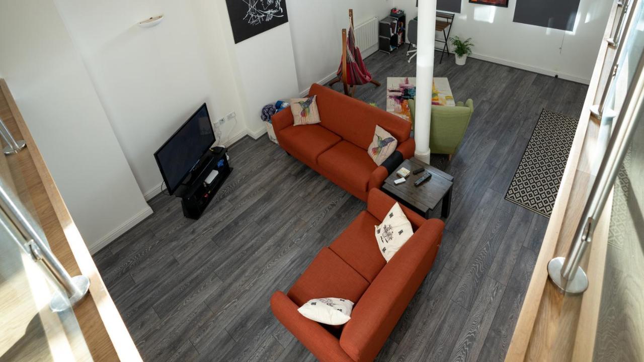 Stunning Mezzanine Apartment Near City Centre Cardiff Exteriör bild